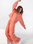 персиковый