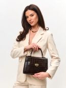 темно-коричневый