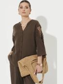 коричневый