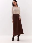 коричневый