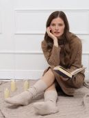 коричневый