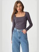 темно-серый